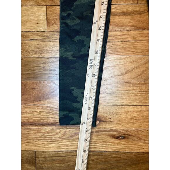 Spanx Look at Me Now Seamless Leggings Green Camo Camouflage Size Small - Picture 4 of 7